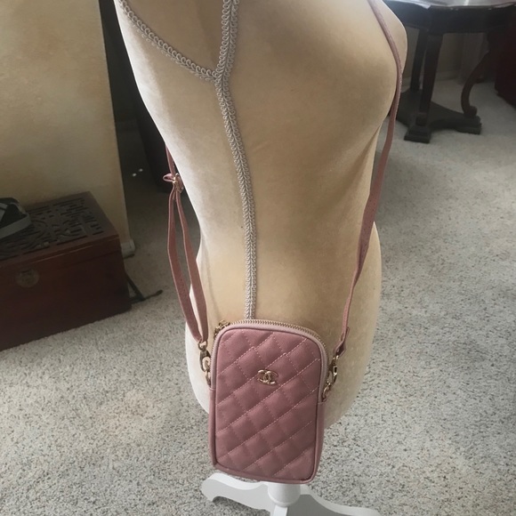 Crossbody Cellphone Bags - Picture 5 of 7